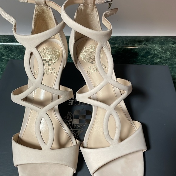 Woman's size 6 sandals - Picture 5 of 5